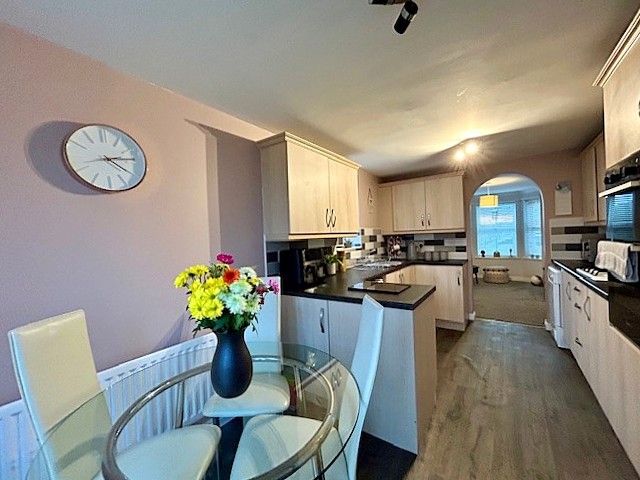  - Kitchen/Breakfast Room