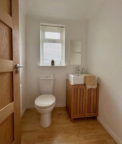  - Annexe Cloakroom/Wc