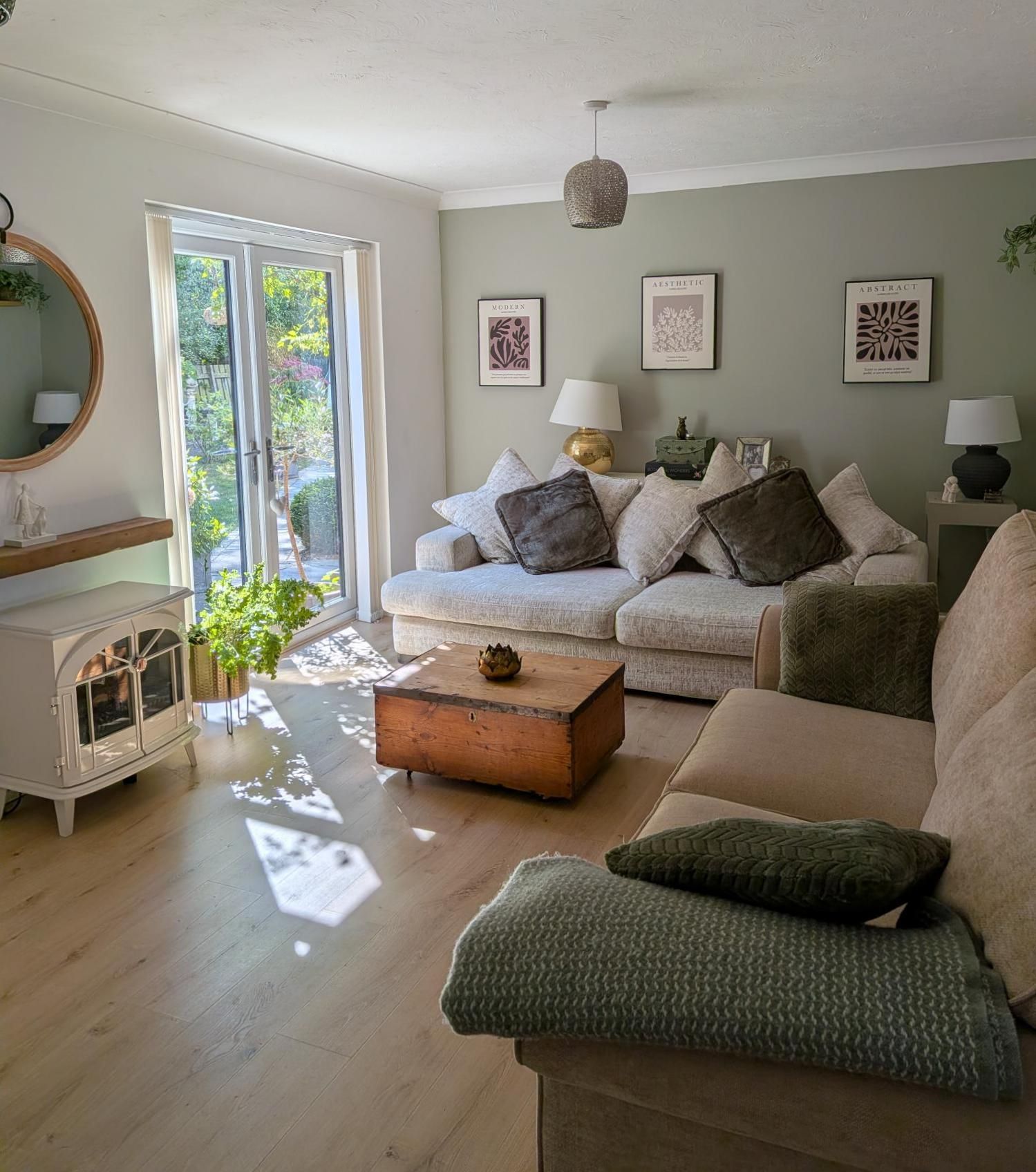 - Lounge