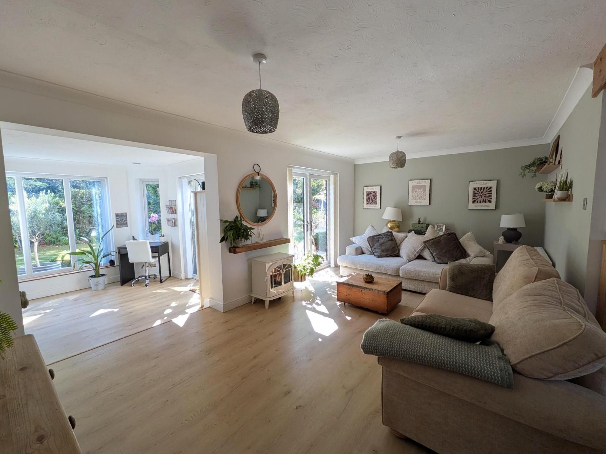  - Open Plan Lounge/Sunroom