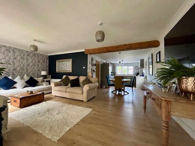  - KItchen/Diner/Lounge