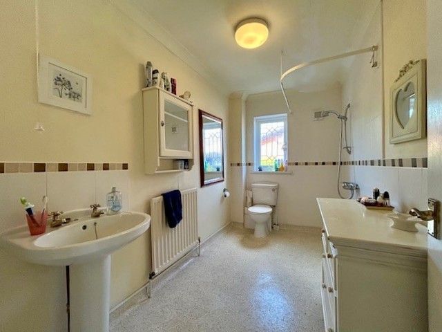  - En-Suite