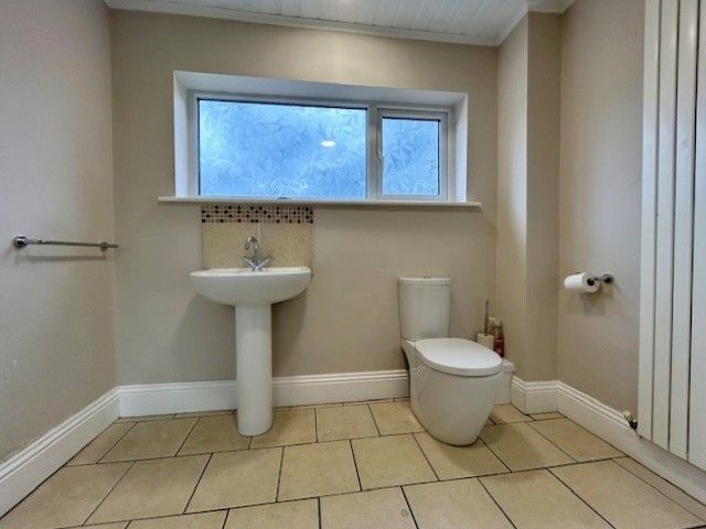  - Cloakroom/Wc