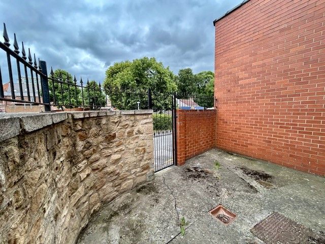 - Enclosed Rear Yard