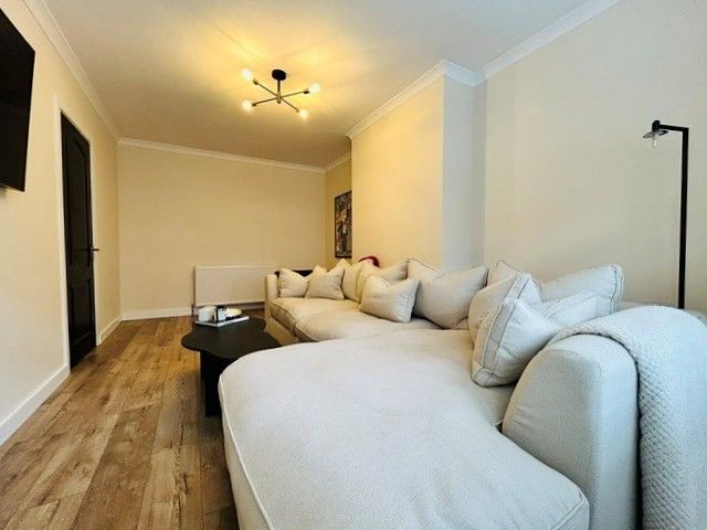  - Lounge