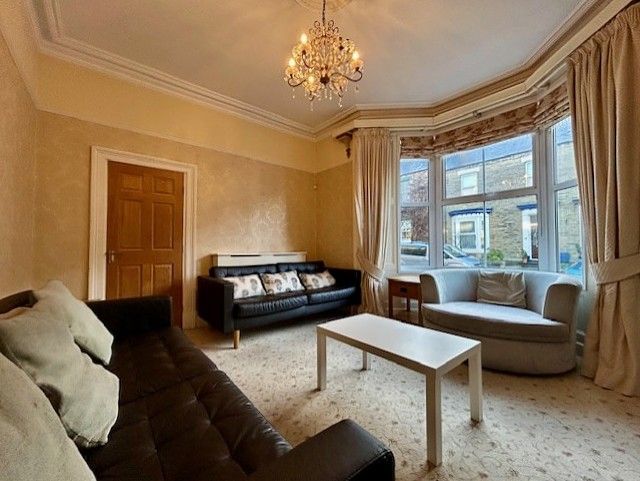  - Lounge