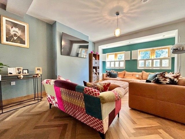 - Lounge