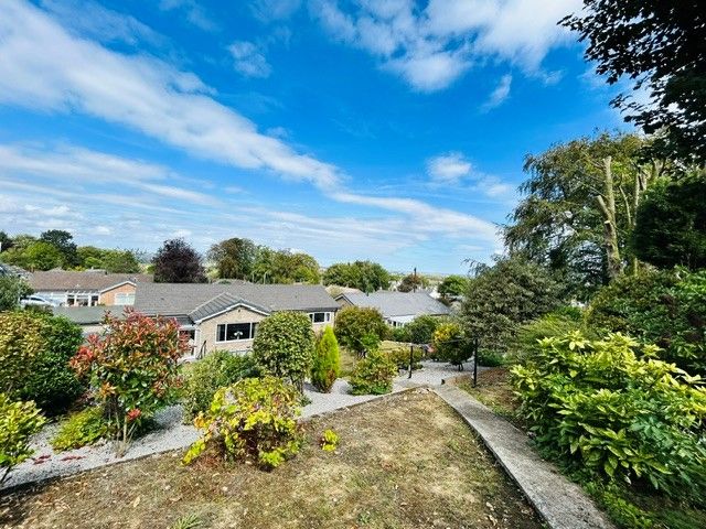  - Garden - Far Reaching Open Views