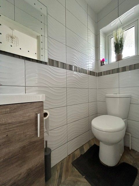  - Cloakroom/Wc