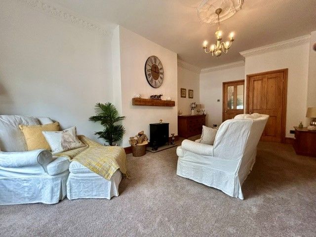  - Lounge