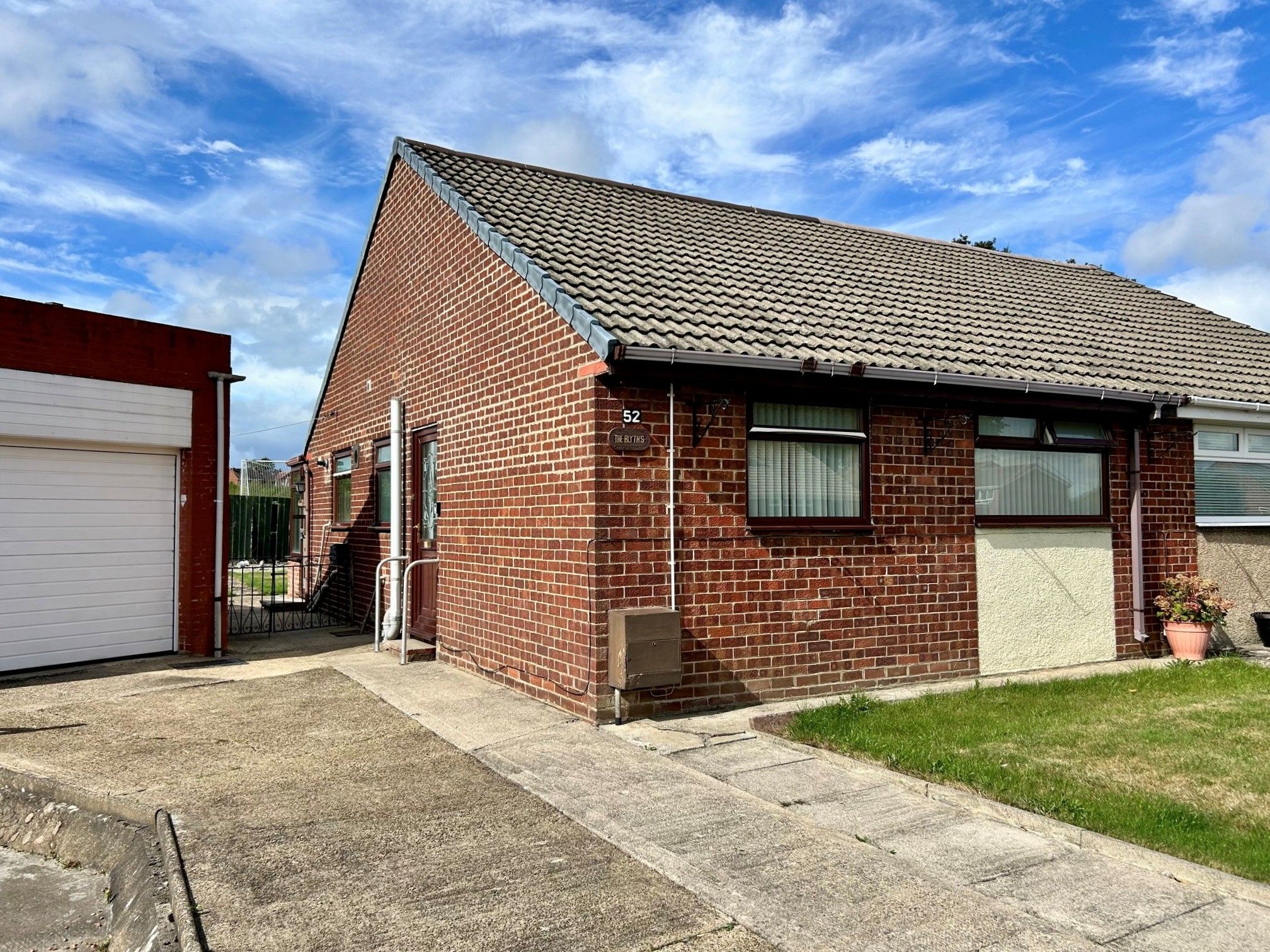 2 bedroom semi-detached bungalow For Sale in Bishop Auckland - Property photograph.
