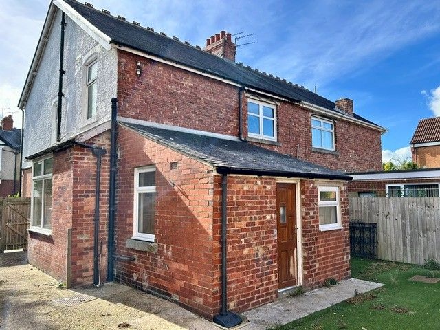 3 bedroom semi-detached house For Sale in Bishop Auckland - Property photograph.
