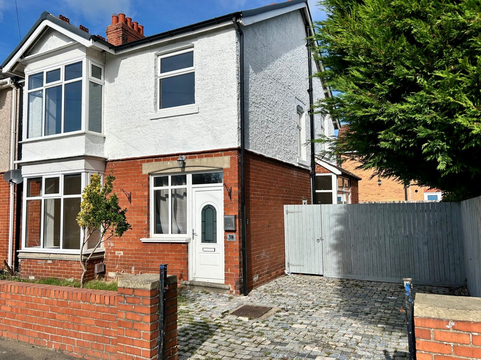 3 bedroom semi-detached house For Sale in Bishop Auckland - Property photograph.