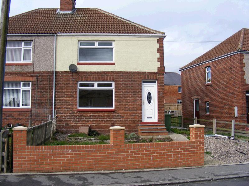 3 bedroom semi-detached house Let in Ferryhill - Main Image.