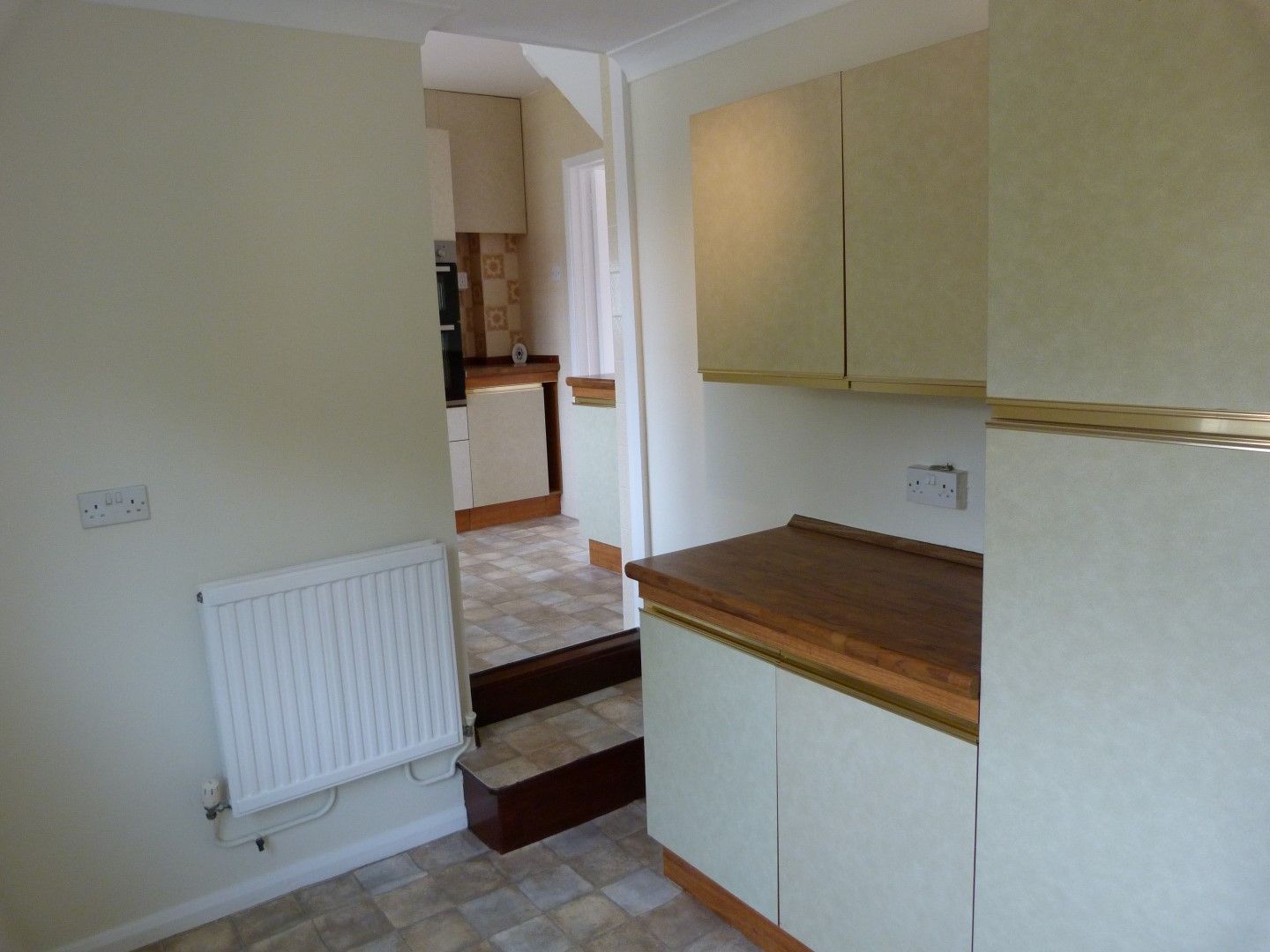 3 bedroom semi-detached house SSTC in Broadstairs - Photograph 4