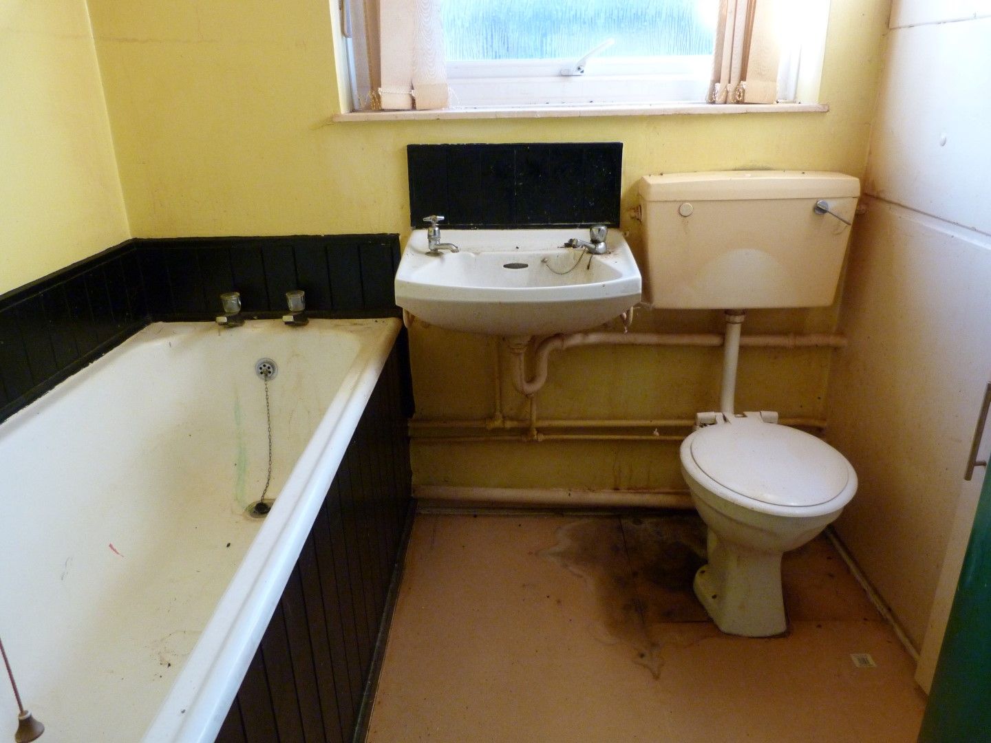 2 bedroom semi-detached bungalow SSTC in Ramsgate - Photograph 7