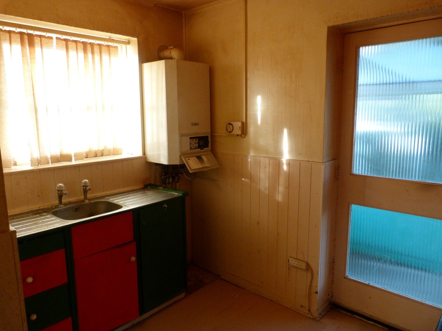 2 bedroom semi-detached bungalow SSTC in Ramsgate - Photograph 3