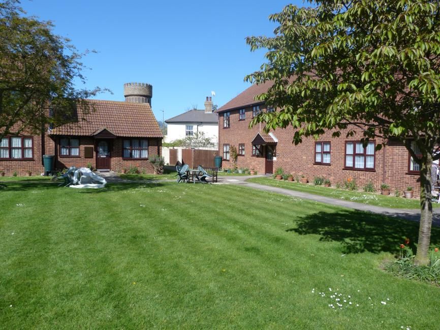 1 bedroom ground floor flat/apartment SSTC in Broadstairs - Photograph 7