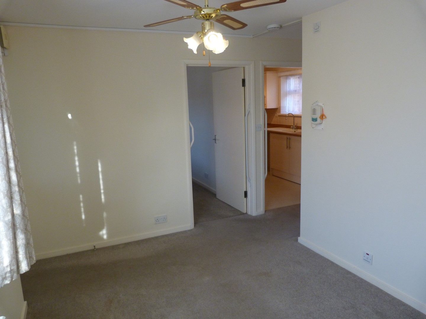1 bedroom ground floor flat/apartment SSTC in Broadstairs - Photograph 2