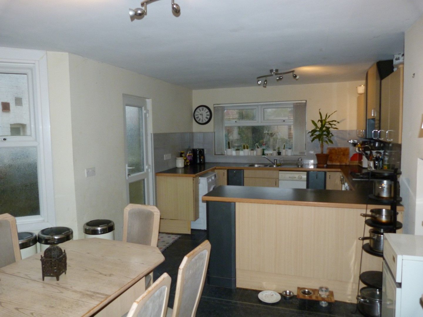 4 bedroom mid terraced house For Sale in Broadstairs - Photograph 4