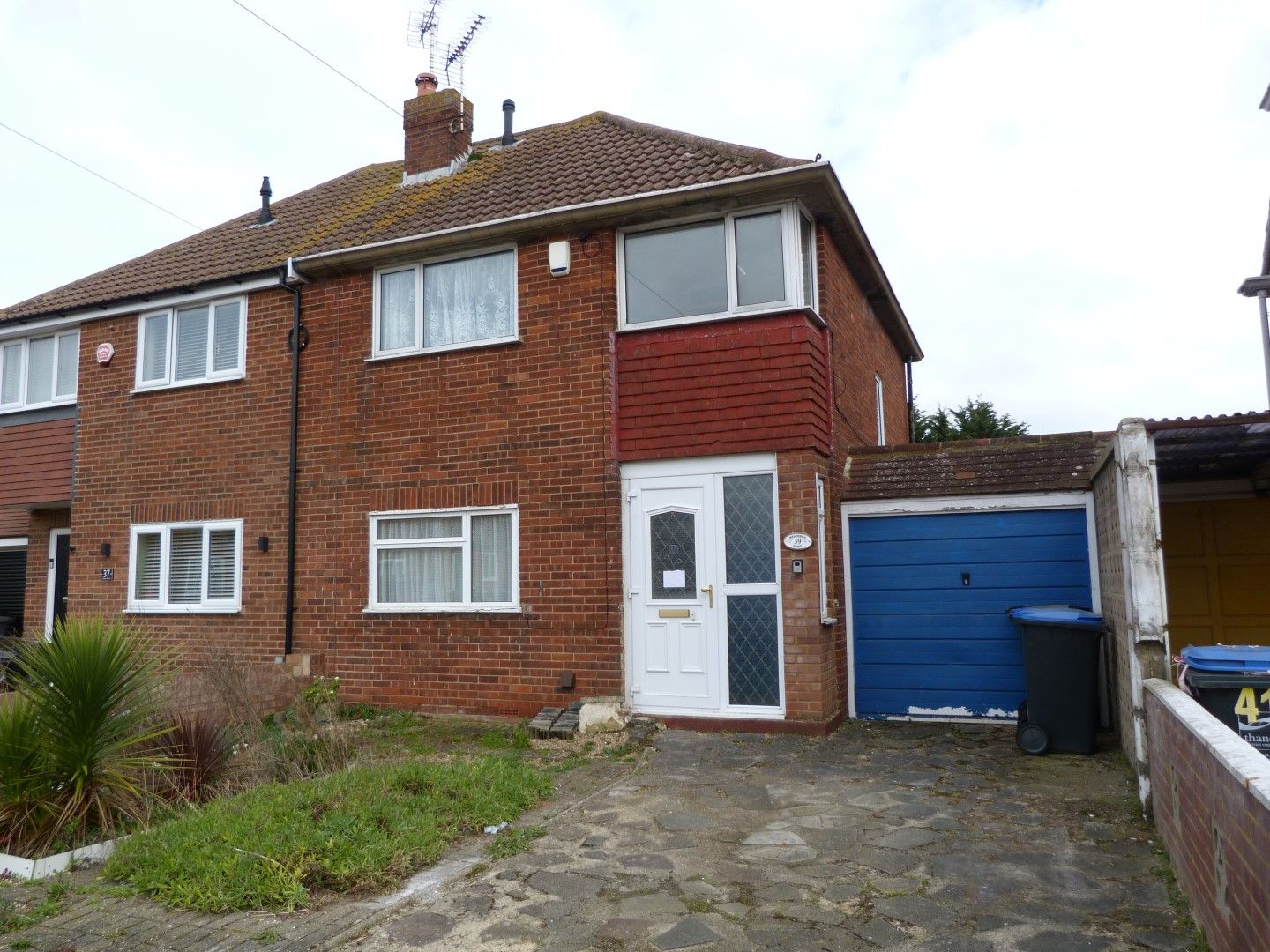 3 bedroom semi-detached house SSTC in Broadstairs - Photograph 1