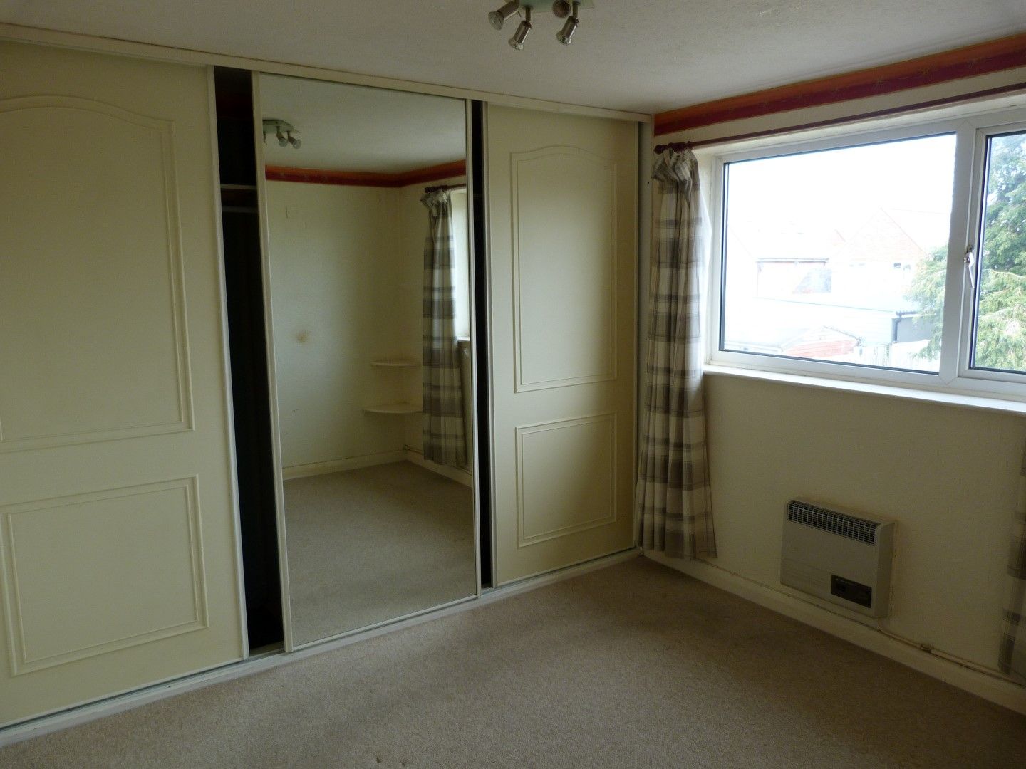 3 bedroom semi-detached house SSTC in Broadstairs - Photograph 6