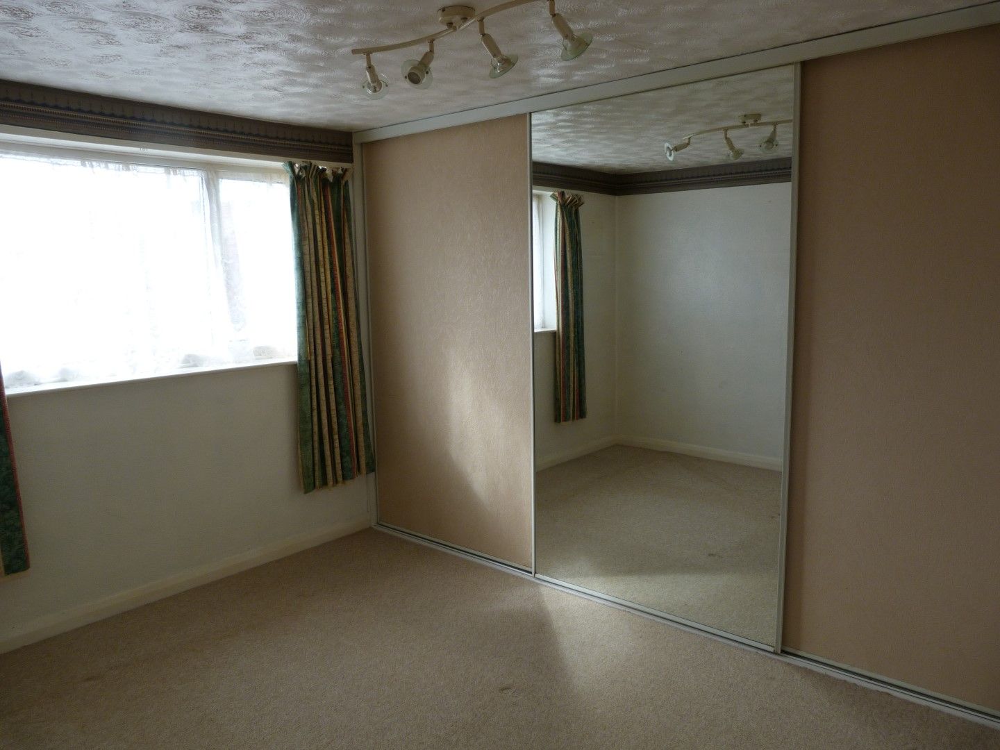 3 bedroom semi-detached house SSTC in Broadstairs - Photograph 5