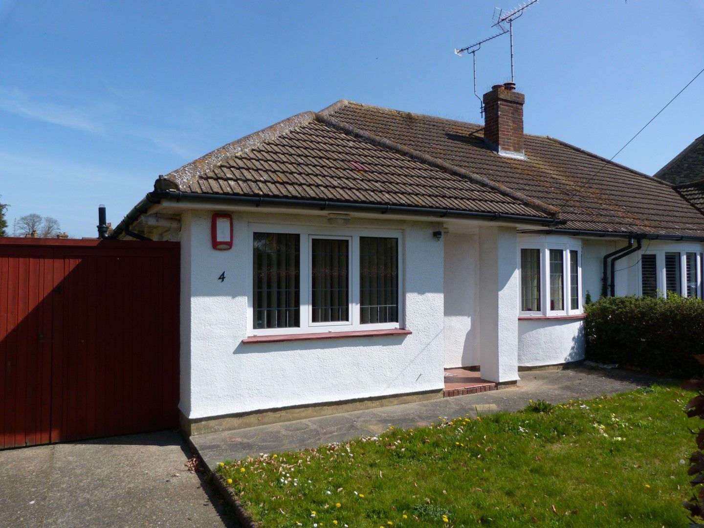2 bedroom semi-detached bungalow SSTC in Broadstairs - Photograph 1