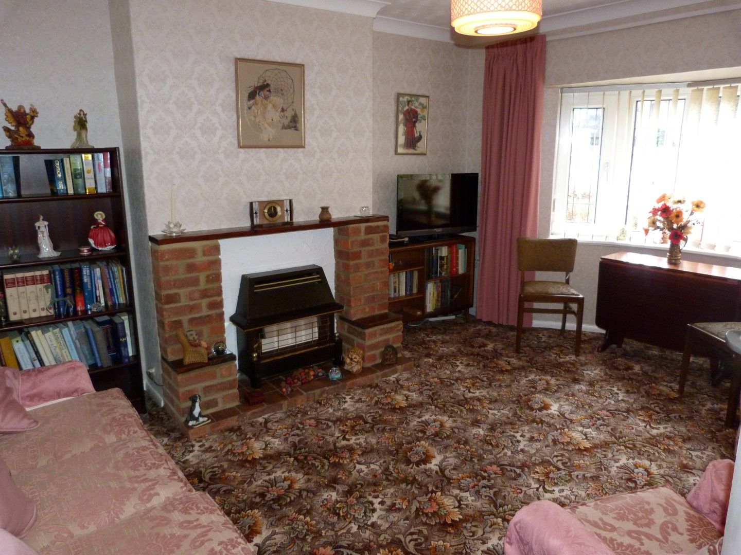 2 bedroom semi-detached bungalow SSTC in Broadstairs - Photograph 2