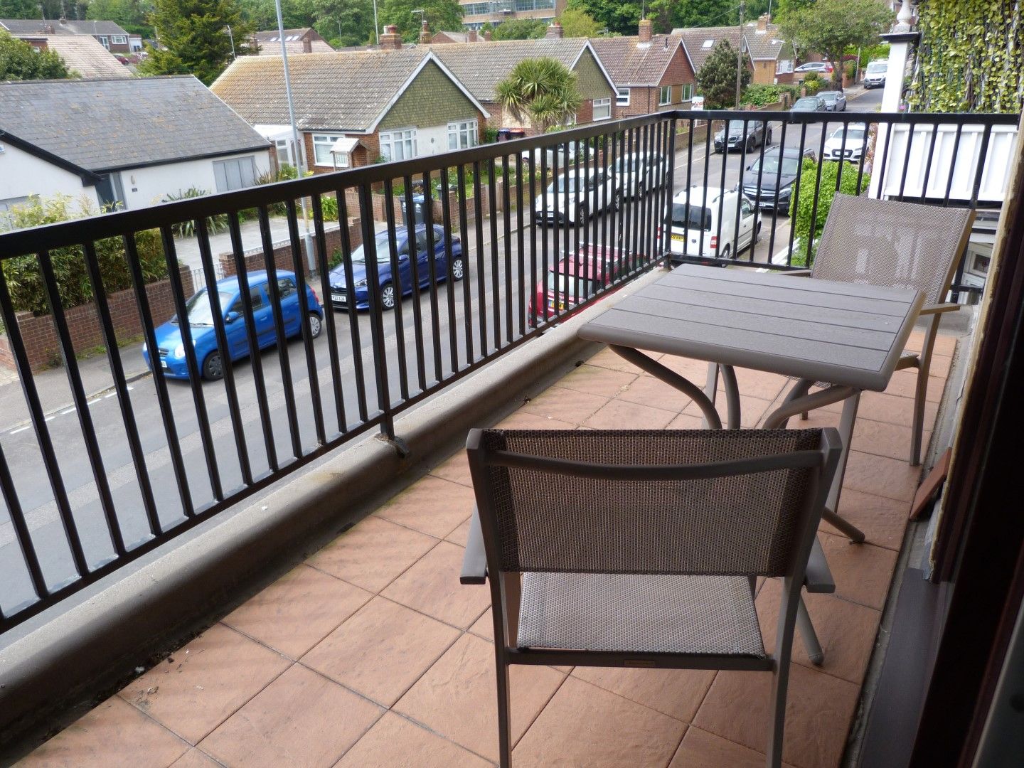 3 bedroom flat flat/apartment SSTC in Broadstairs - Photograph 4