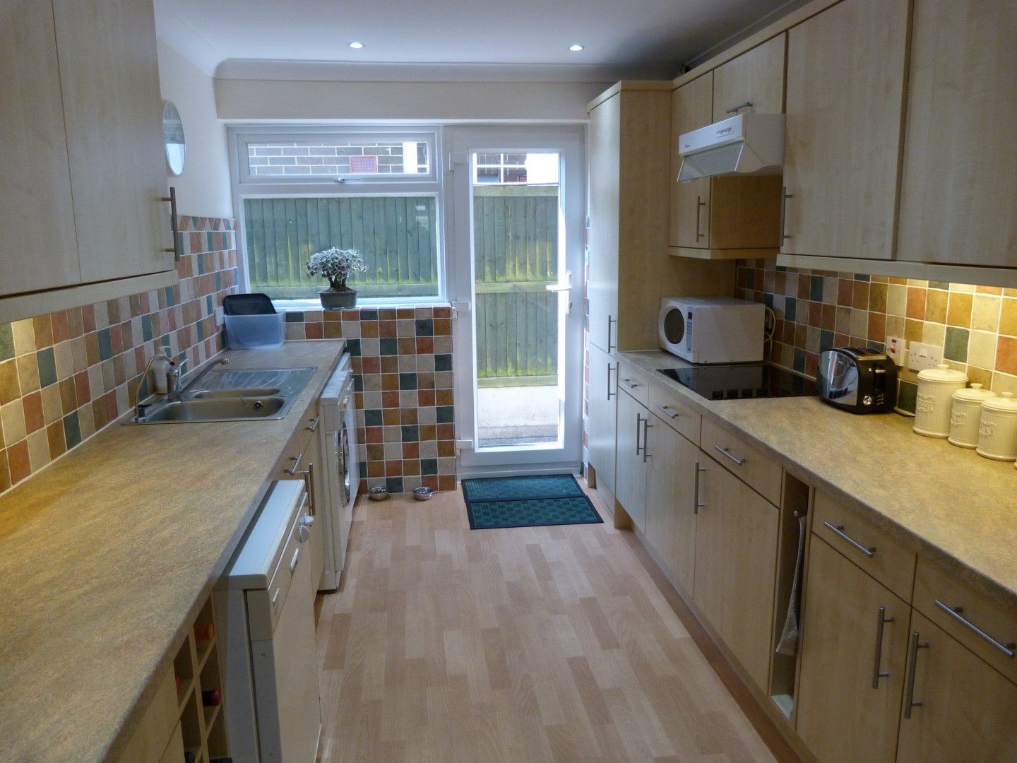 3 bedroom detached bungalow SSTC in Broadstairs - Photograph 4