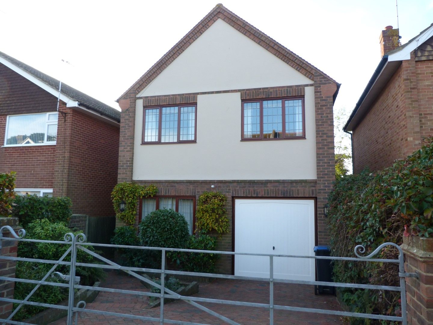 3 bedroom detached house SSTC in Broadstairs - Photograph 1