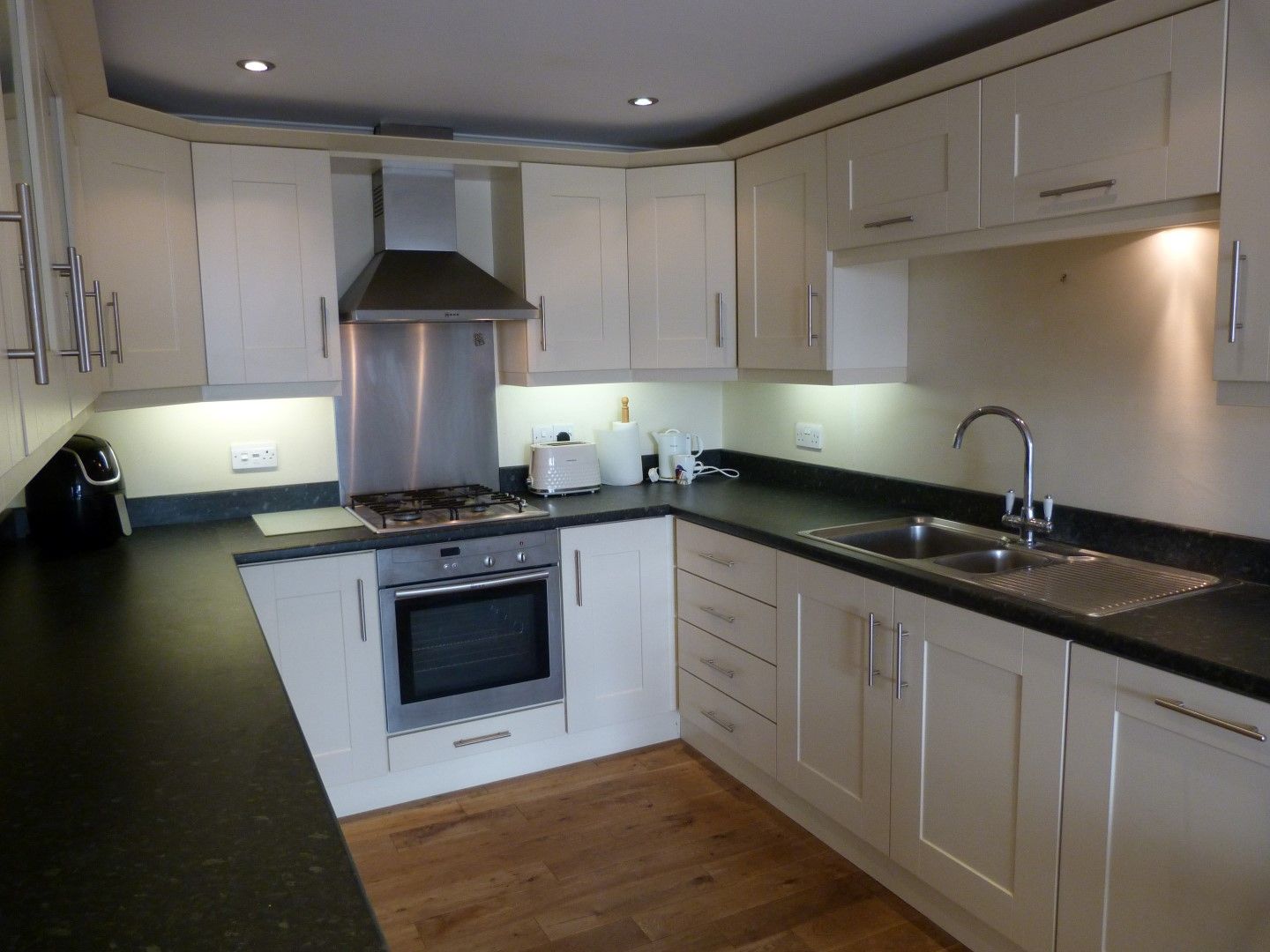 2 bedroom apartment flat/apartment For Sale in Broadstairs - Photograph 4