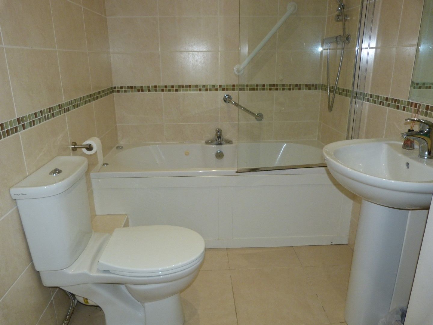 2 bedroom apartment flat/apartment For Sale in Broadstairs - Photograph 7