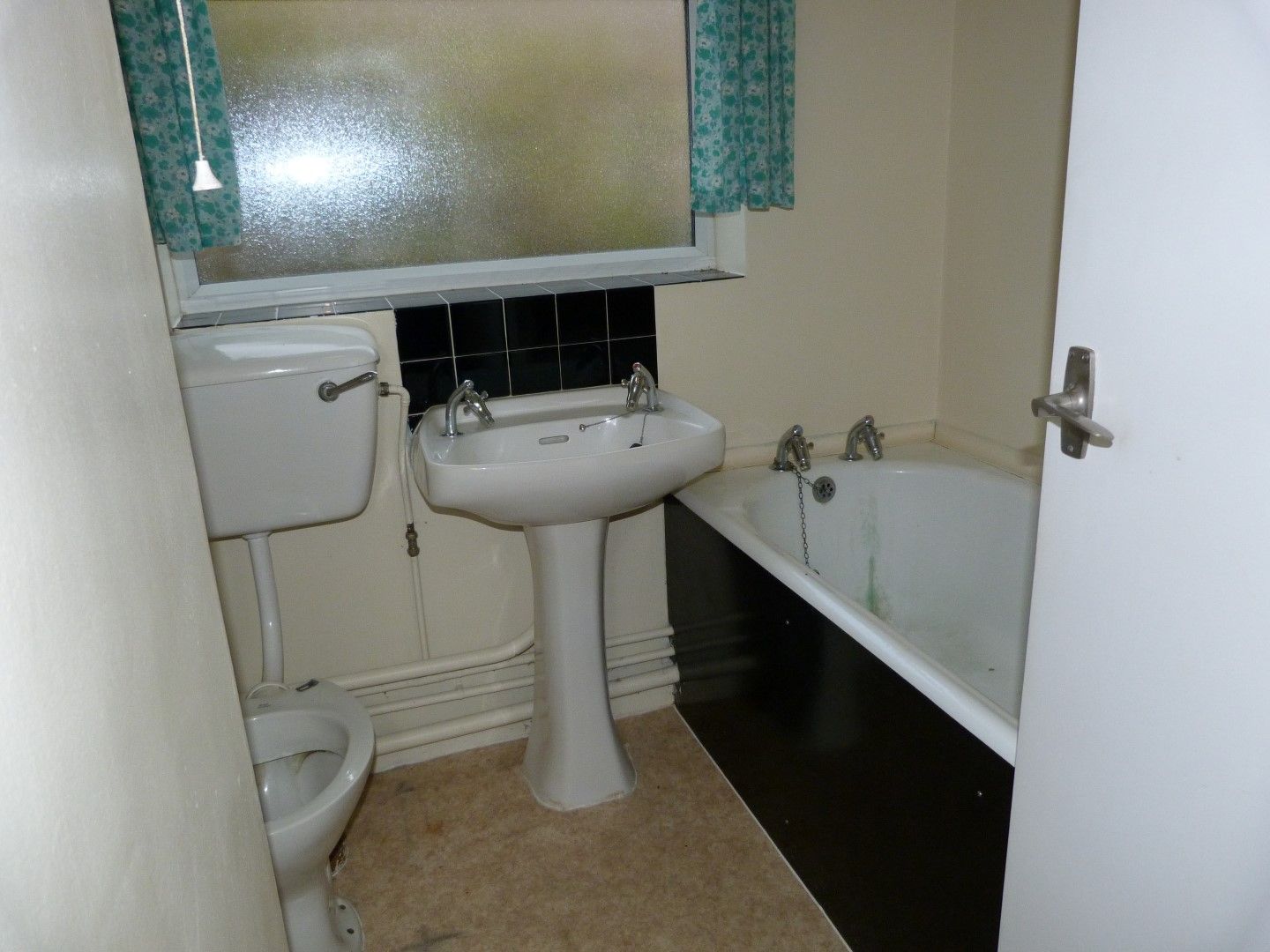 2 bedroom semi-detached bungalow SSTC in Broadstairs - Photograph 6