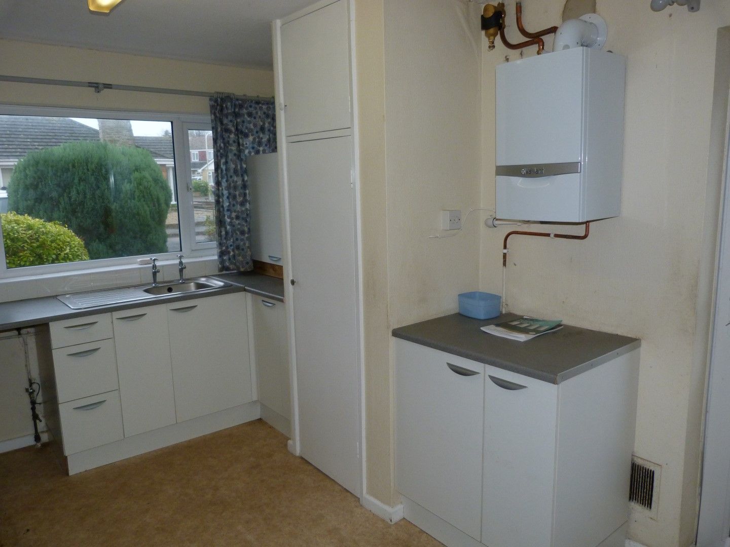 2 bedroom semi-detached bungalow SSTC in Broadstairs - Photograph 3