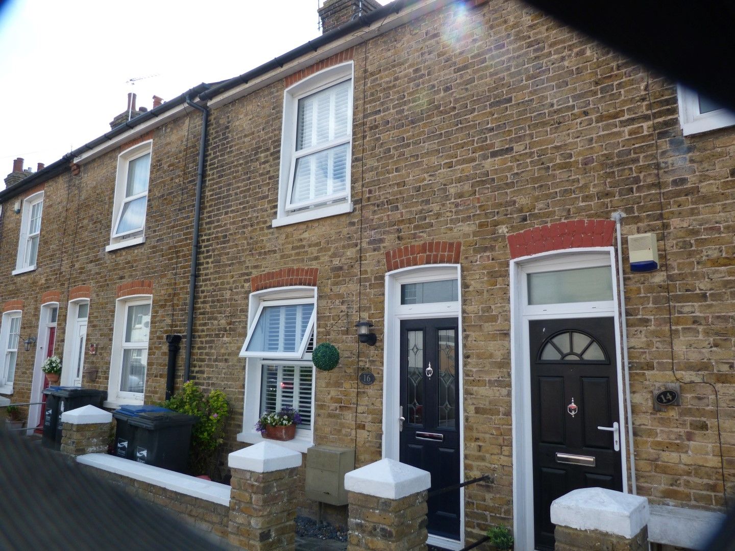 2 bedroom mid terraced house SSTC in Broadstairs - Photograph 1