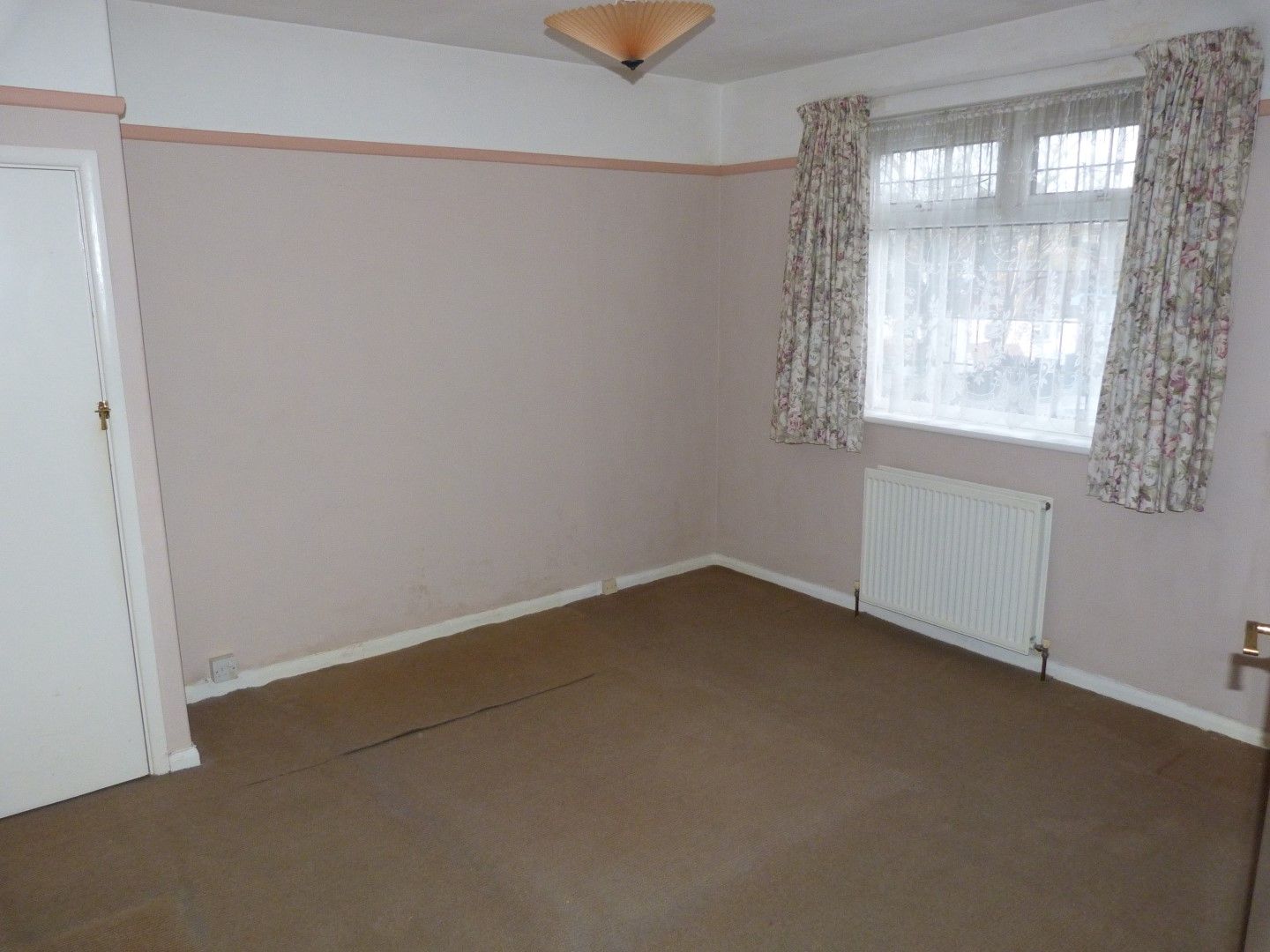 2 bedroom semi-detached bungalow SSTC in Broadstairs - Photograph 4