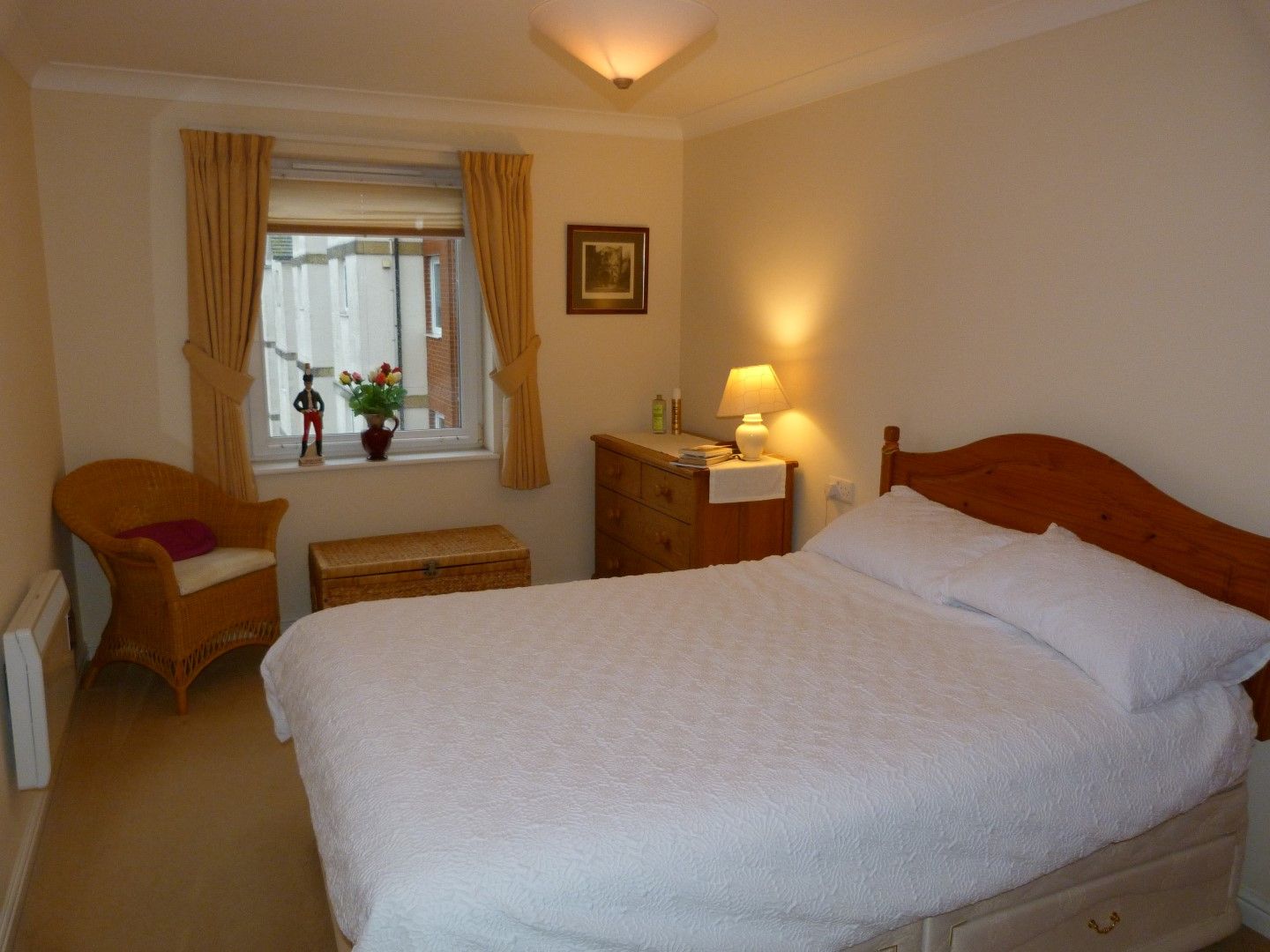 2 bedroom flat flat/apartment For Sale in Margate - Photograph 6