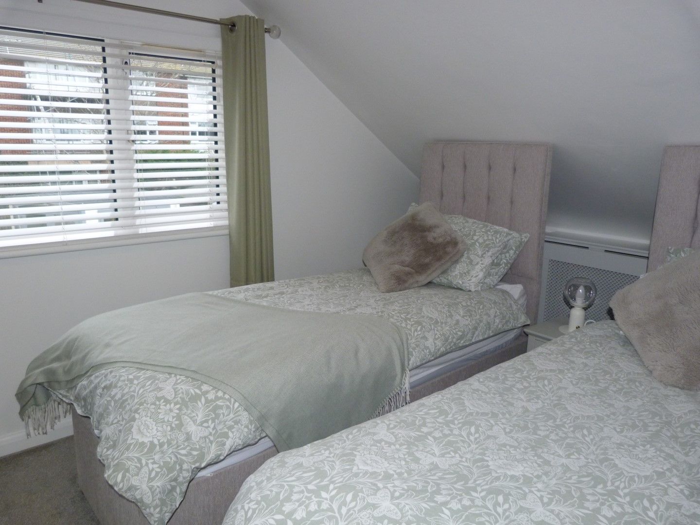 4 bedroom detached bungalow For Sale in Broadstairs - Photograph 9