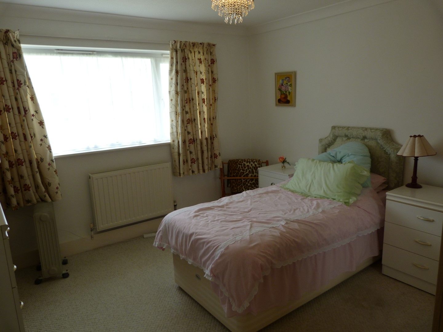 2 bedroom semi-detached bungalow SSTC in Broadstairs - Photograph 5