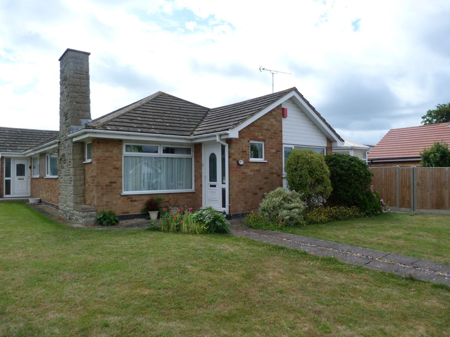 2 bedroom semi-detached bungalow SSTC in Broadstairs - Photograph 1