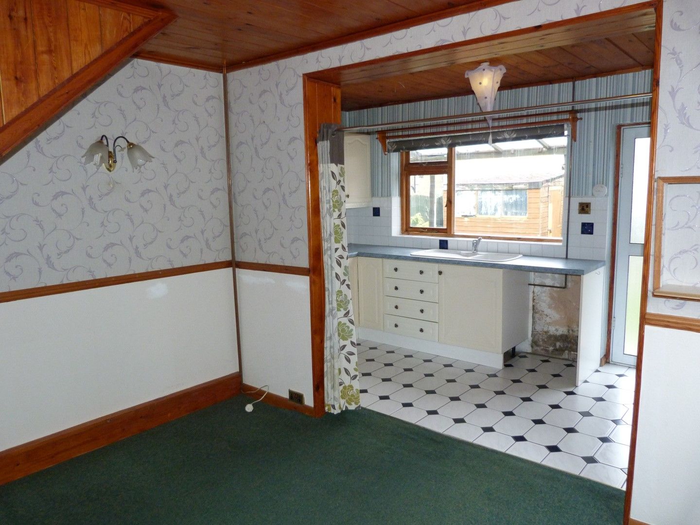 3 bedroom semi-detached house SSTC in Ramsgate - Photograph 3