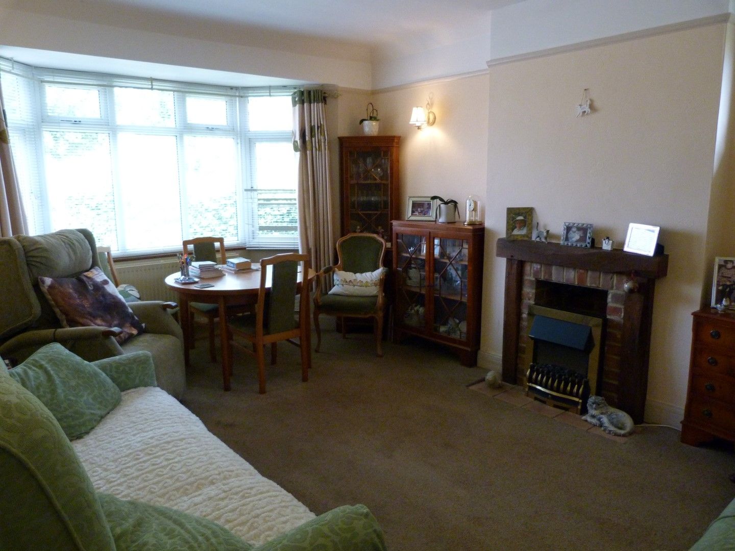 2 bedroom detached bungalow For Sale in Broadstairs - Photograph 2