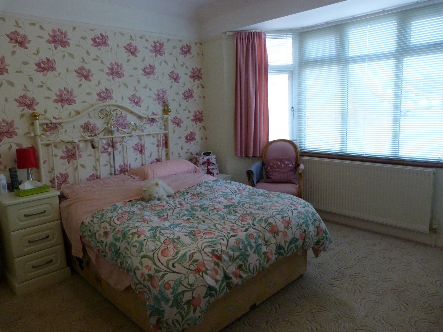 2 bedroom detached bungalow For Sale in Broadstairs - Photograph 4