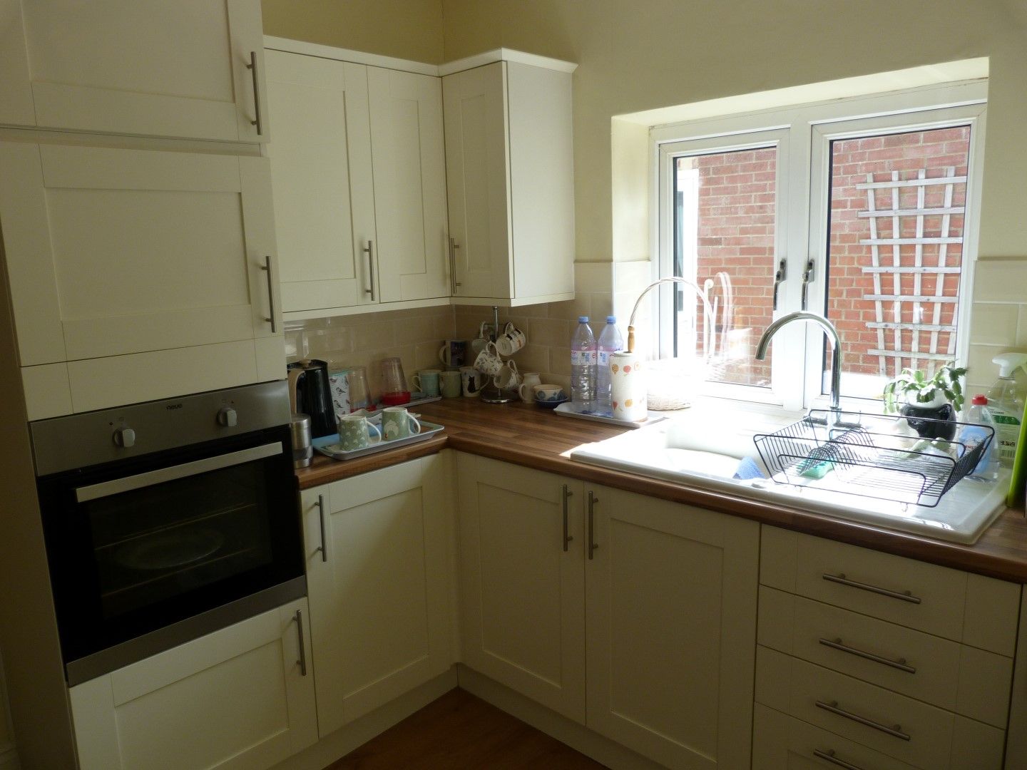 2 bedroom detached bungalow For Sale in Broadstairs - Photograph 3