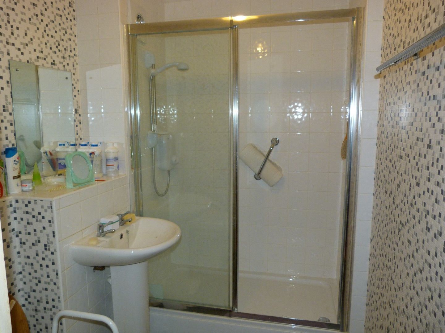 2 bedroom flat flat/apartment For Sale in Ramsgate - Photograph 6