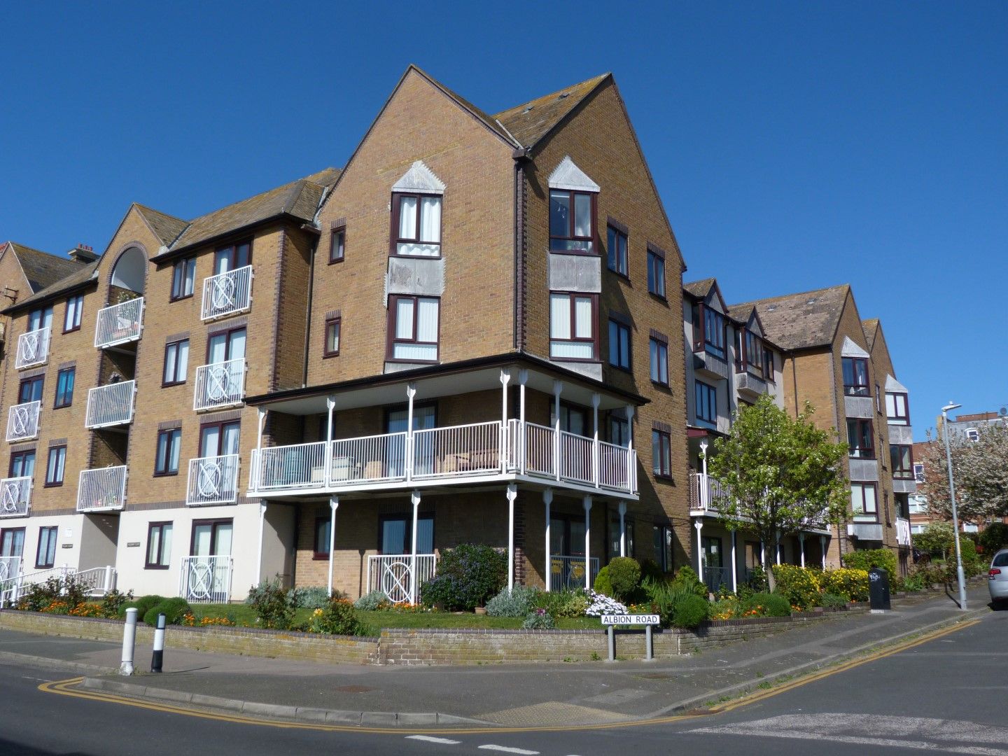 2 bedroom flat flat/apartment For Sale in Ramsgate - Photograph 1
