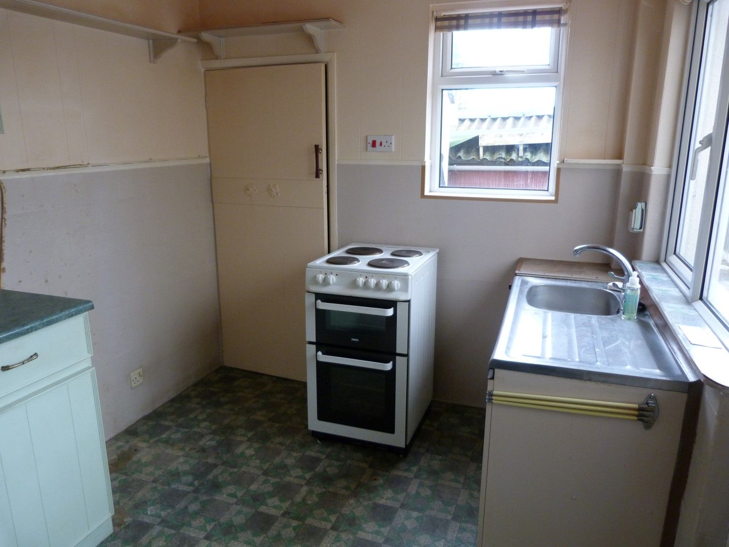 2 bedroom mid terraced house For Sale in Ramsgate - Photograph 4