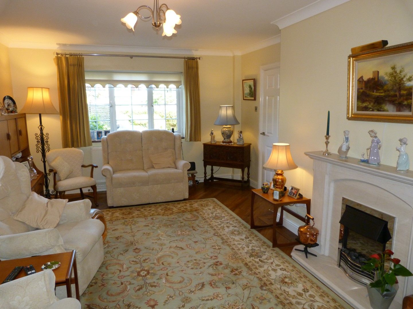 3 bedroom detached house For Sale in Broadstairs - Photograph 2